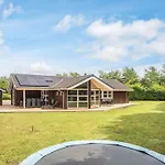 Luxurious Retreat With And Sauna-by Traum