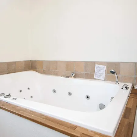 Luxurious Retreat With And Sauna-by Traum Сasa de vacaciones *