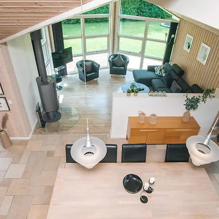 Luxurious Retreat With And Sauna-by Traum
