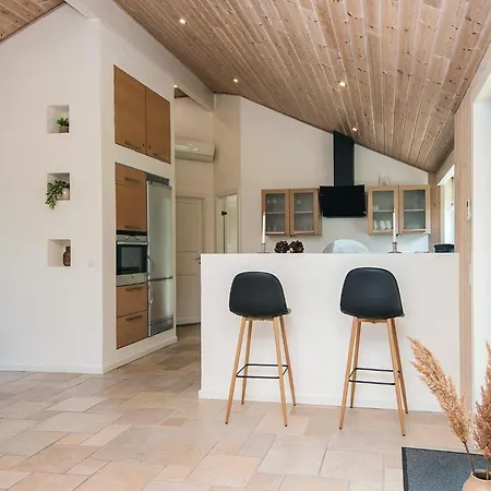 Luxurious Retreat With And Sauna-by Traum