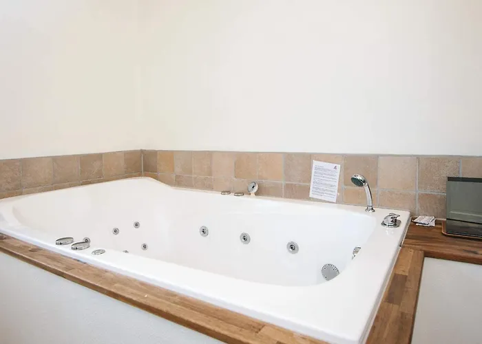 Luxurious Retreat With And Sauna-by Traum Hébergement de vacances *
