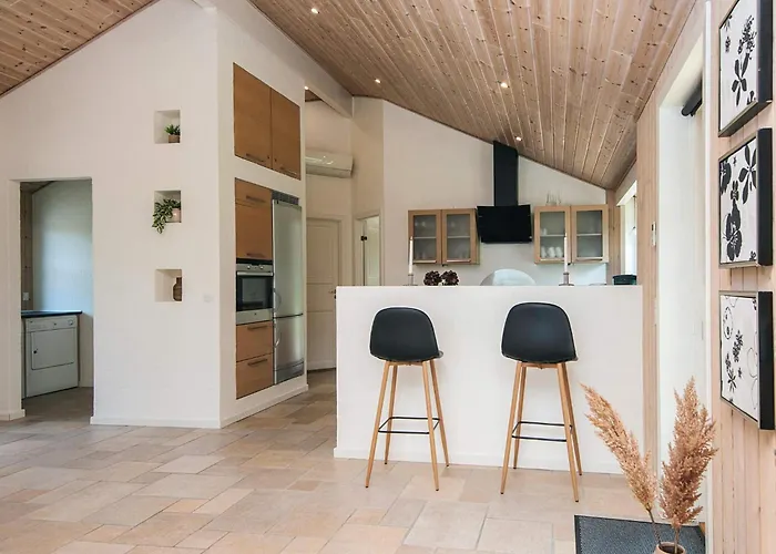 Luxurious Retreat With And Sauna-by Traum