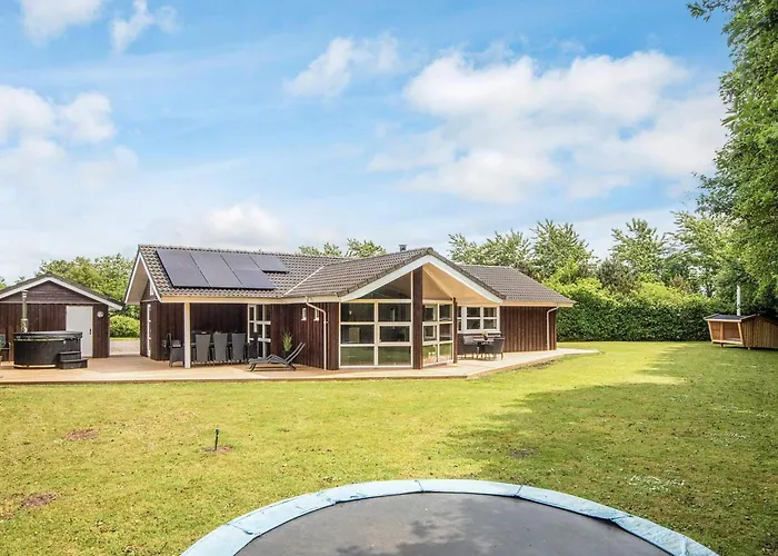 Luxurious Retreat With And Sauna-by Traum